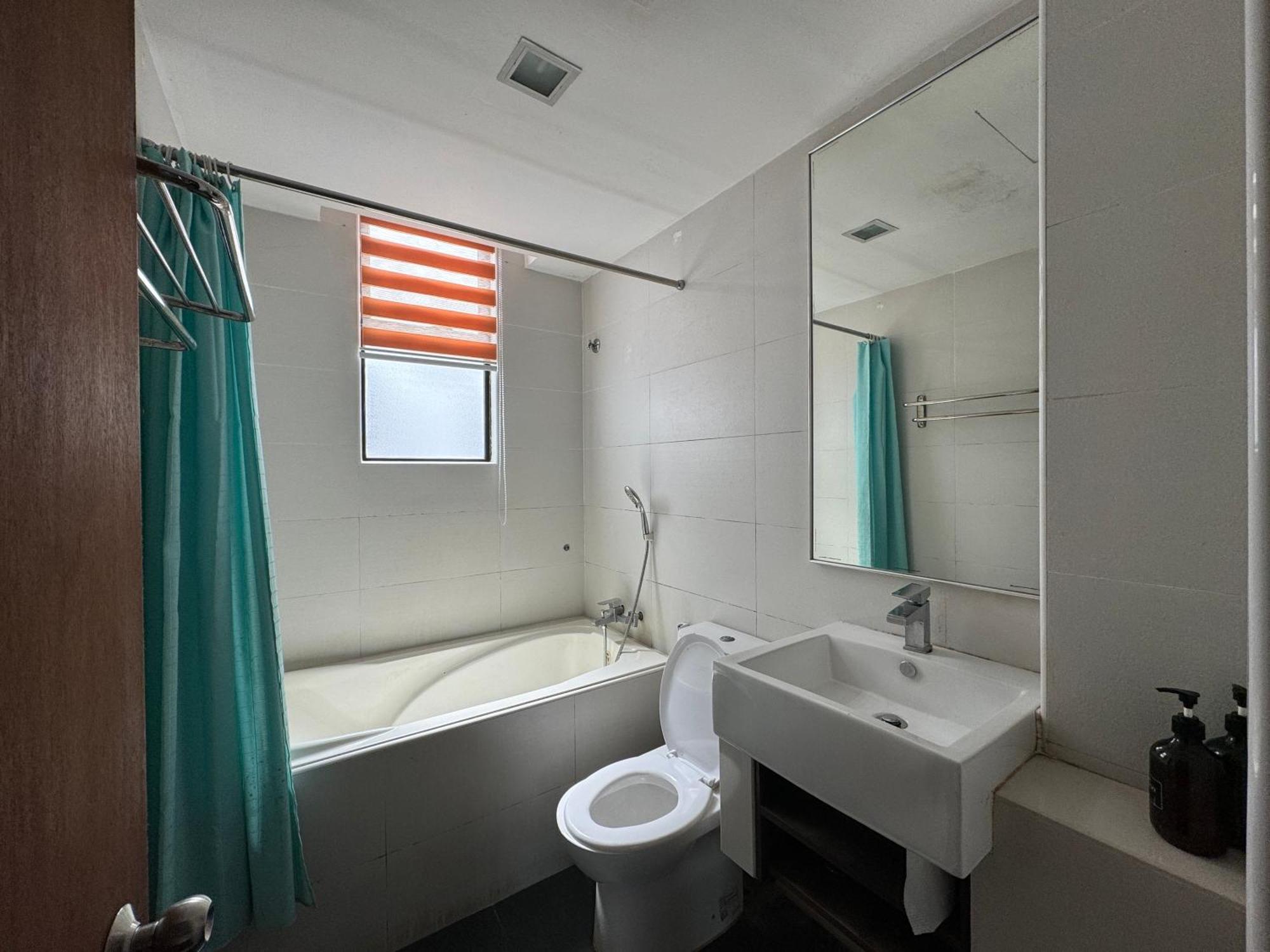 Studio At Samsuria Beach Resort Kampung Sungai Ular Bagian luar foto